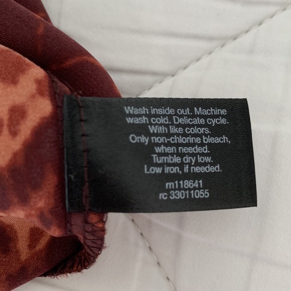 Lane Bryant Burgundy Cold Shoulder,Bell Sleeve Blouse w/Ombré. Size 22/24 - Picture 10 of 11